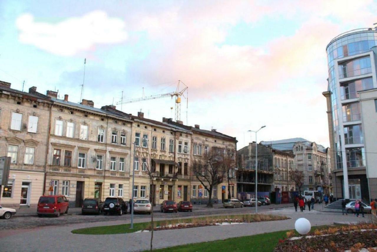 Міні Апартаменти В Центрі Львова- 2 Хв До Оперного Театру Exteriör bild